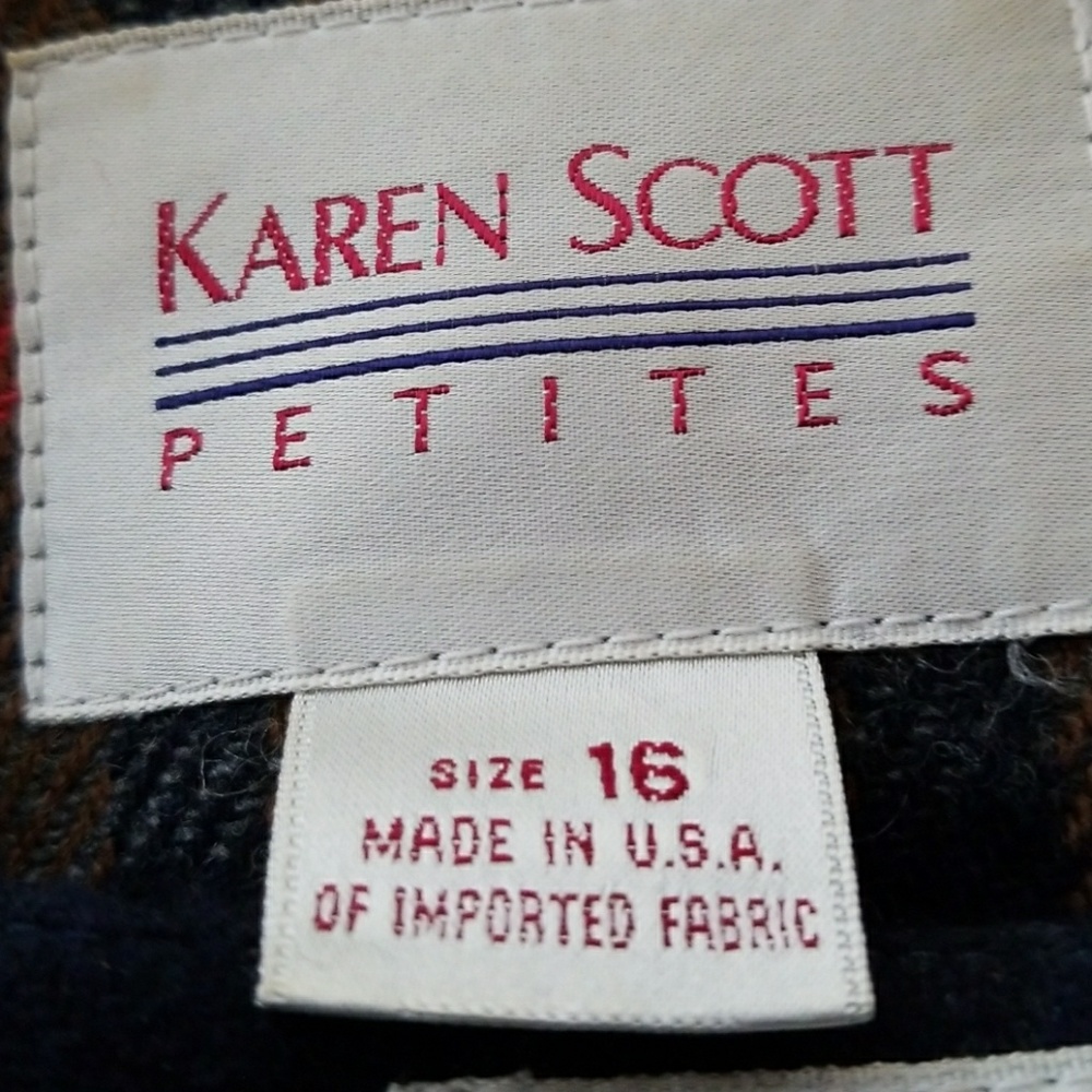 Ladies suit - Picture 3 of 3